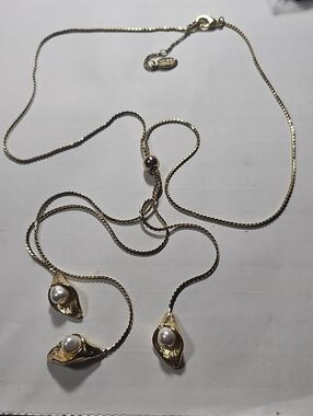 Ann Taylor Factory Elegant Pearl Drop Lariat Necklace